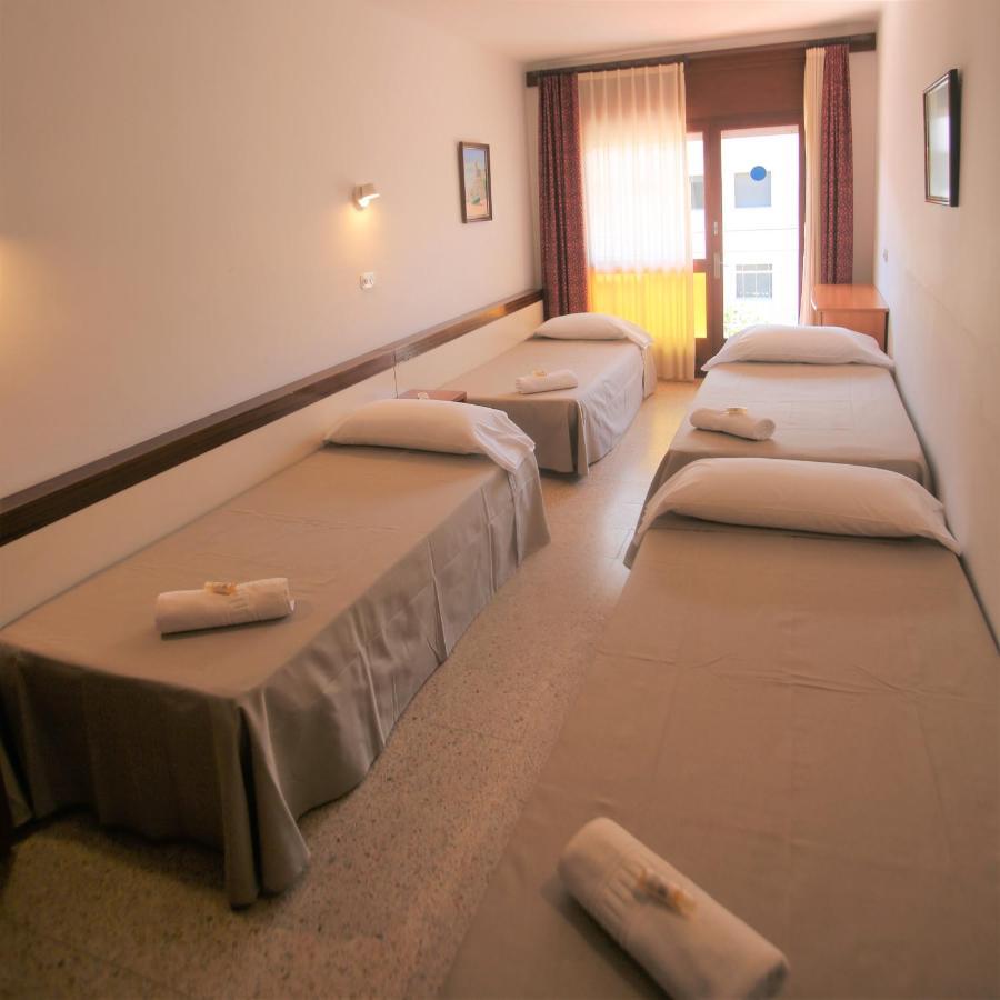 Pension Hostel Costa Brava 레스타르티트 외부 사진