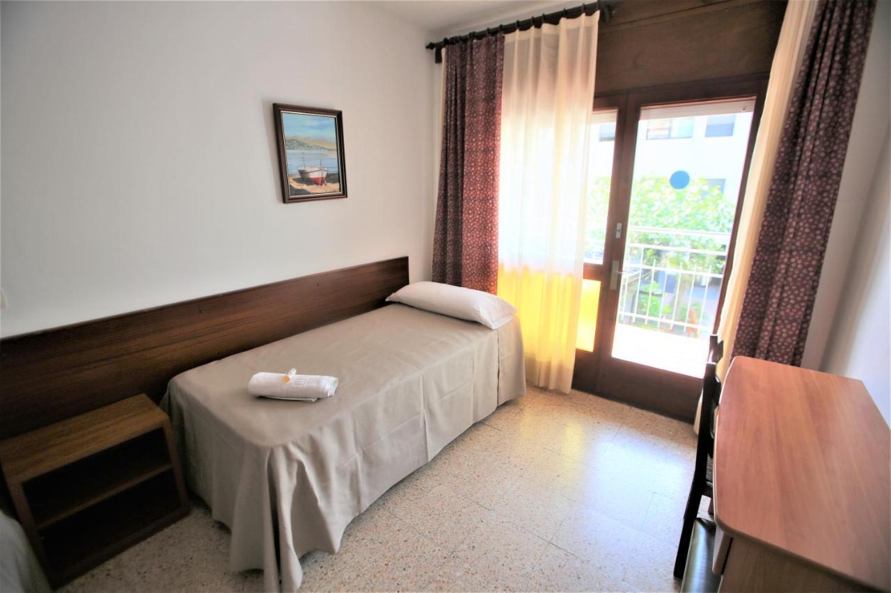 Pension Hostel Costa Brava 레스타르티트 외부 사진