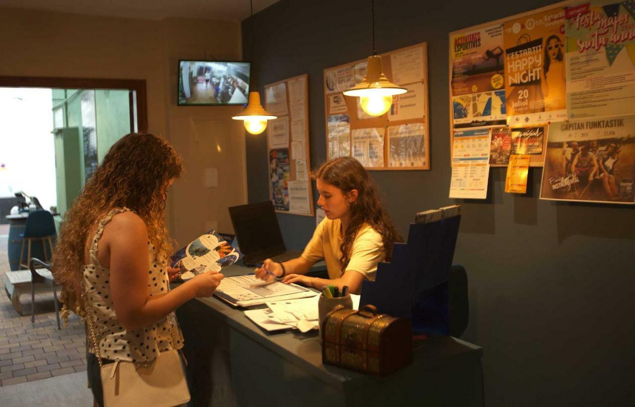 Pension Hostel Costa Brava 레스타르티트 외부 사진